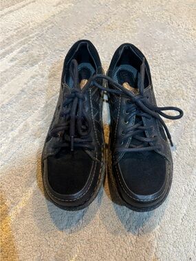 Born black leather sneaker Lace Up Oxford 
Round Toe Casual Comfort 6.5